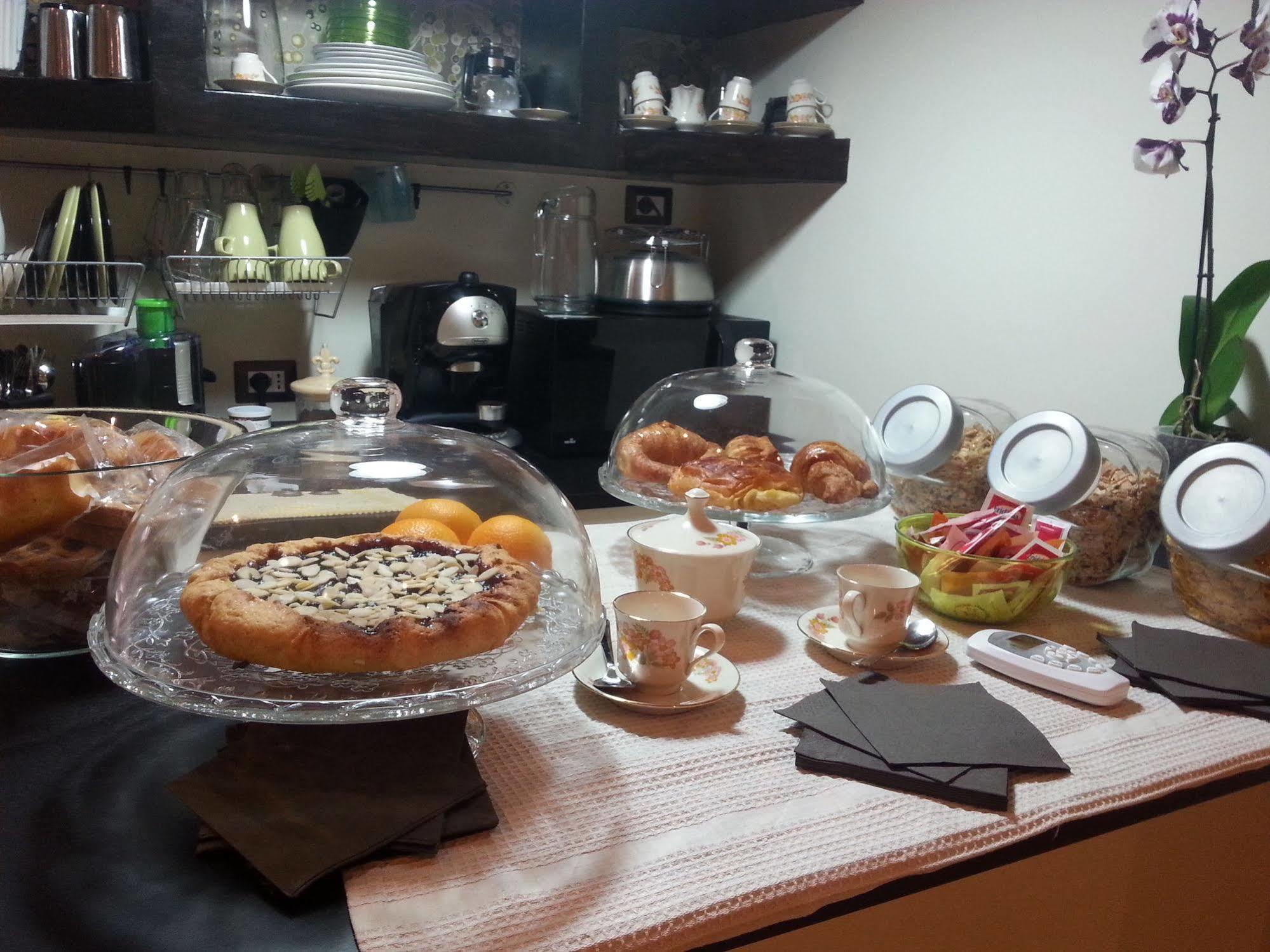 Domus Pio Xi° Bed & Breakfast 2*