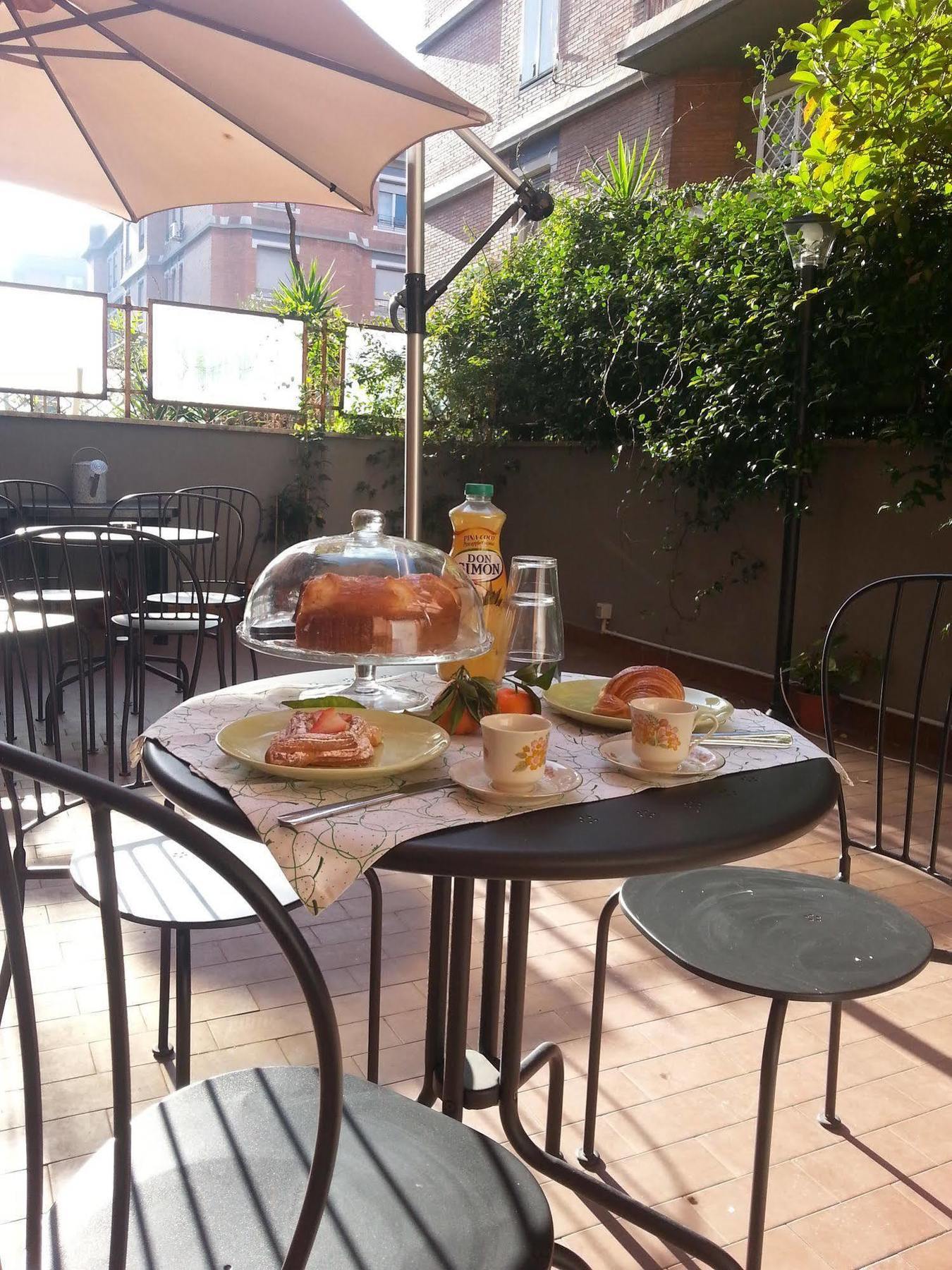 Domus Pio Xi° Bed & Breakfast 2*